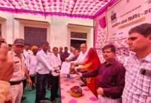 ग्रामीण सेवा शिविरों का संभागीय आयुक्त ने किया निरीक्षण