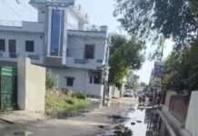 सीवरेज निर्माण की लापरवाही से हजारों कॉलोनीवासी बेहाल