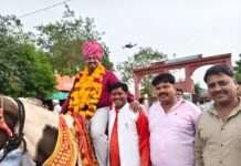 गंगधार थाना प्रभारी अमरनाथ जोगी की अनोखी विदाई, घोड़ी पर बैठाकर किया सम्मान