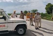 NH-58 पर पादूकलां पुलिस की सख्ती, नाकाबंदी में यातायात नियम तोड़ने वालों पर कार्रवाई