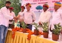 सीड पेपर रिस्ट बैंड से दिया पर्यावरण संरक्षण का संदेश