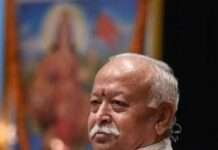 युवा पीढ़ी से आदेश नहीं संवाद करें- मोहन भागवत