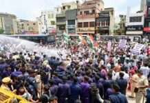 जयपुर नगर निगम घेराव में कांग्रेस का शक्ति प्रदर्शन, पुलिस ने छोड़ी पानी की बौछारें