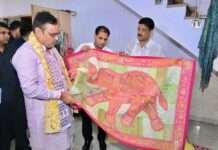 राष्ट्रीय हथकरघा दिवस: मुख्यमंत्री भजनलाल शर्मा ने खरीदे हैंडलूम उत्पाद