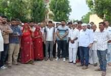 स्कूल की सफाई के दौरान जानलेवा हमला, गुलेल से पथराव और जान से मारने की धमकी का आरोप