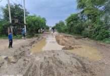 चौरू सड़क के गड्ढों पर PWD की ‘दो ट्रॉली’ राहत!