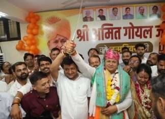 बारिश भी नहीं रोक पाई उत्साह, देशभक्ति के तरानों से गूंजा भाजपा कार्यालय