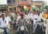 गंगापुर सिटी में बड़ा हादसा टला: गहरे गड्ढे में फंसी स्कूल बस