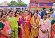 झूले से लेकर गोलगप्पे तक… उपमुख्यमंत्री दिया कुमारी का दिखा अलग अंदाज