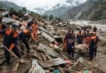 बाढ़ के बाद नेपाल में जिंदगी की तलाश, नुवाकोट में ढहे मकान से निकले 24 शव