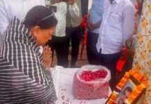 एसपी अमित बुडानिया के पिता की शोकसभा में पहुंचीं वसुंधरा राजे, अर्पित की श्रद्धांजलि