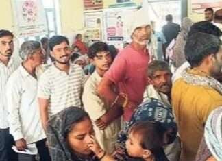 कठूमर CHC में डॉक्टरों का इंतजार करते रहे मरीज