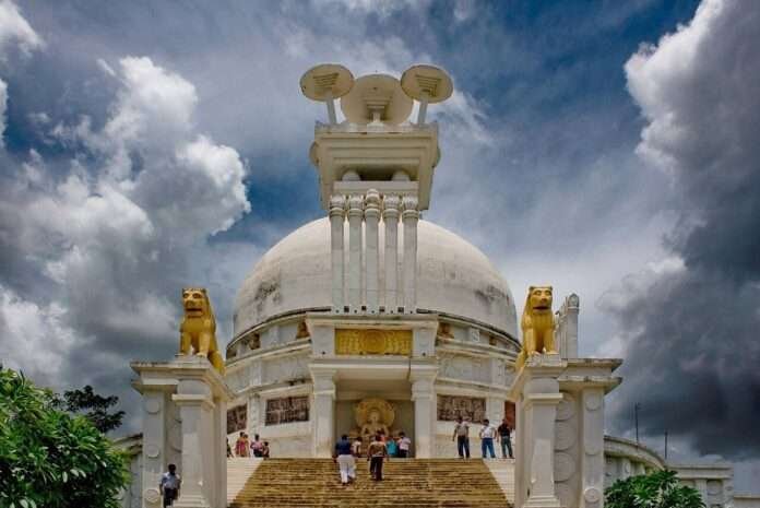 चित्र-Dhauli-Giri-Shanti-Stupa-Bhubaneswar-Orissa