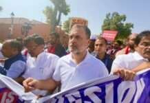CEC के इस्तीफे की मांग को लेकर दिल्ली में हंगामा, राहुल गांधी हिरासत में