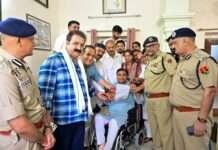 कांग्रेस का 43 घंटे का धरना ,पुलिस का एफआईआर से इंकार