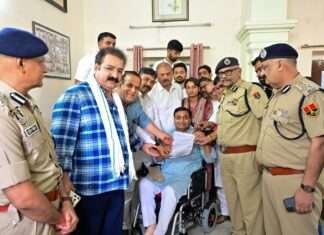 कांग्रेस का 43 घंटे का धरना ,पुलिस का एफआईआर से इंकार