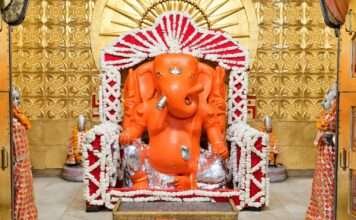 शरद पूर्णिमा पर मोती डूंगरी गणेश जी का भव्य श्वेत शृंगार