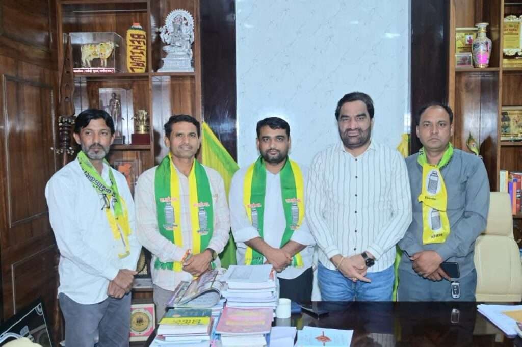 Ahsan Ali leaves Congress, joins hands with Beniwal