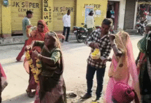 चौमहला में मृत बालिका की शिला ले गए परिजन