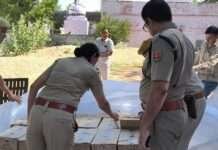 चावल के कट्टों के बीच छिपाकर ले जा रहे थे 120 पेटी शराब, ट्रेलर जब्त