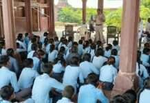 पुलिस थाने पहुंचे विद्यार्थी, साइबर सुरक्षा से लेकर यातायात नियमों तक की ली जानकारी