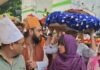 अजमेर शरीफ पहुंचे रितेश देशमुख, पत्नी जेनेलिया और बच्चों संग