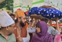 अजमेर शरीफ पहुंचे रितेश देशमुख, पत्नी जेनेलिया और बच्चों संग