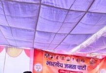 अजमेर शरीफ पहुंचे रितेश देशमुख, पत्नी जेनेलिया और बच्चों संग